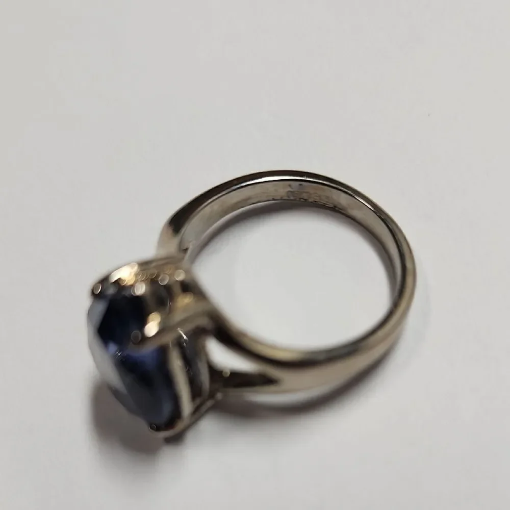 18KGE Ring Size 9